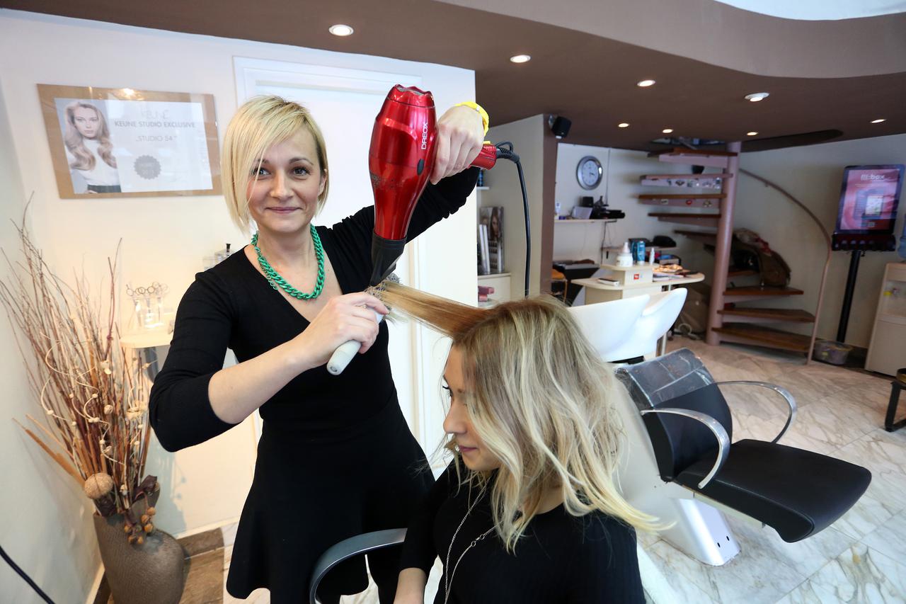 Plaćanje bitcoinom u frizeraju 