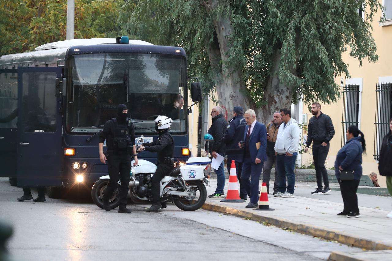 Atena: Prvi Boysi stigli na sud, specijalci i interventna na ulici