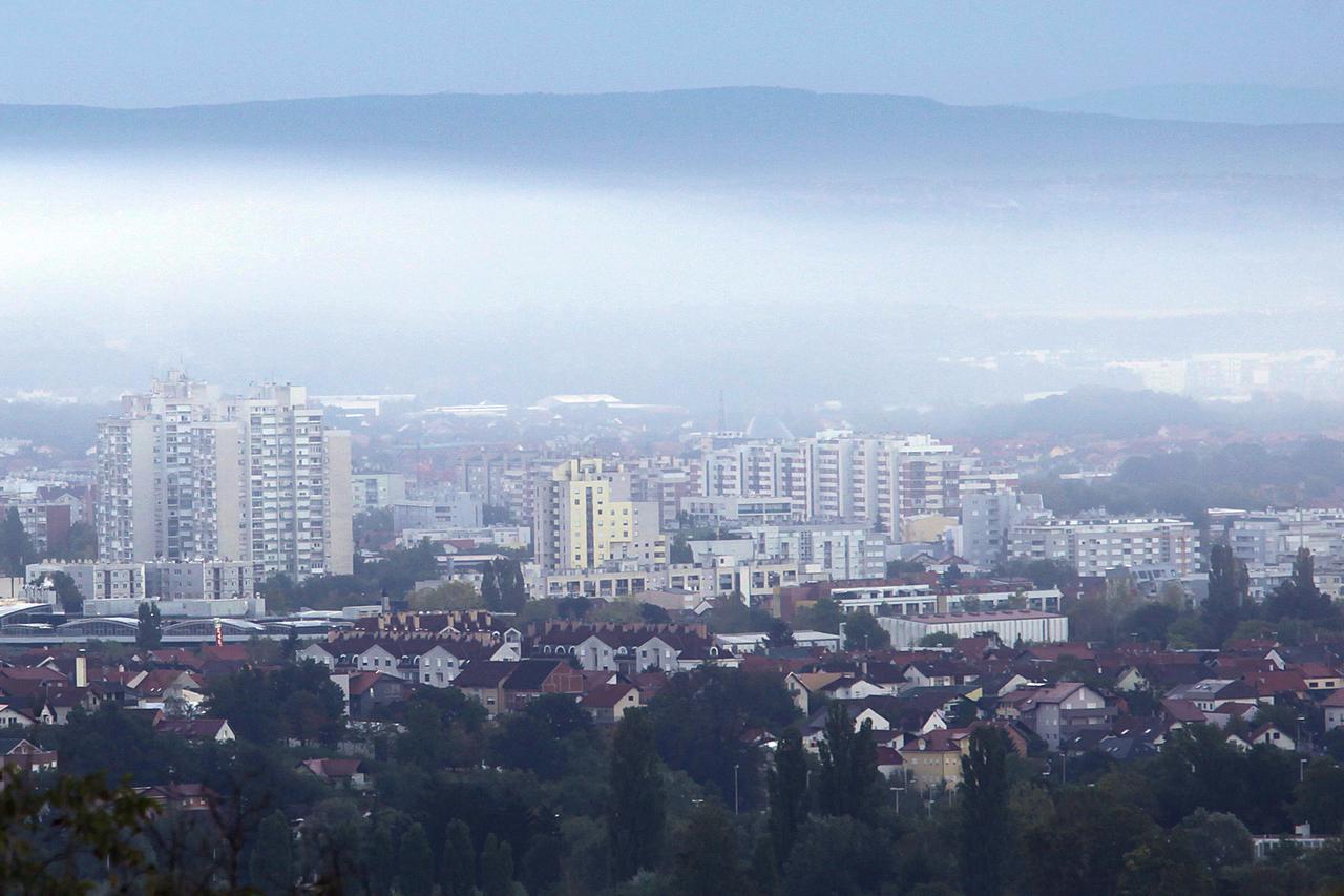 Zagreb: Jutarnja izmaglica nadvila se nad gradom