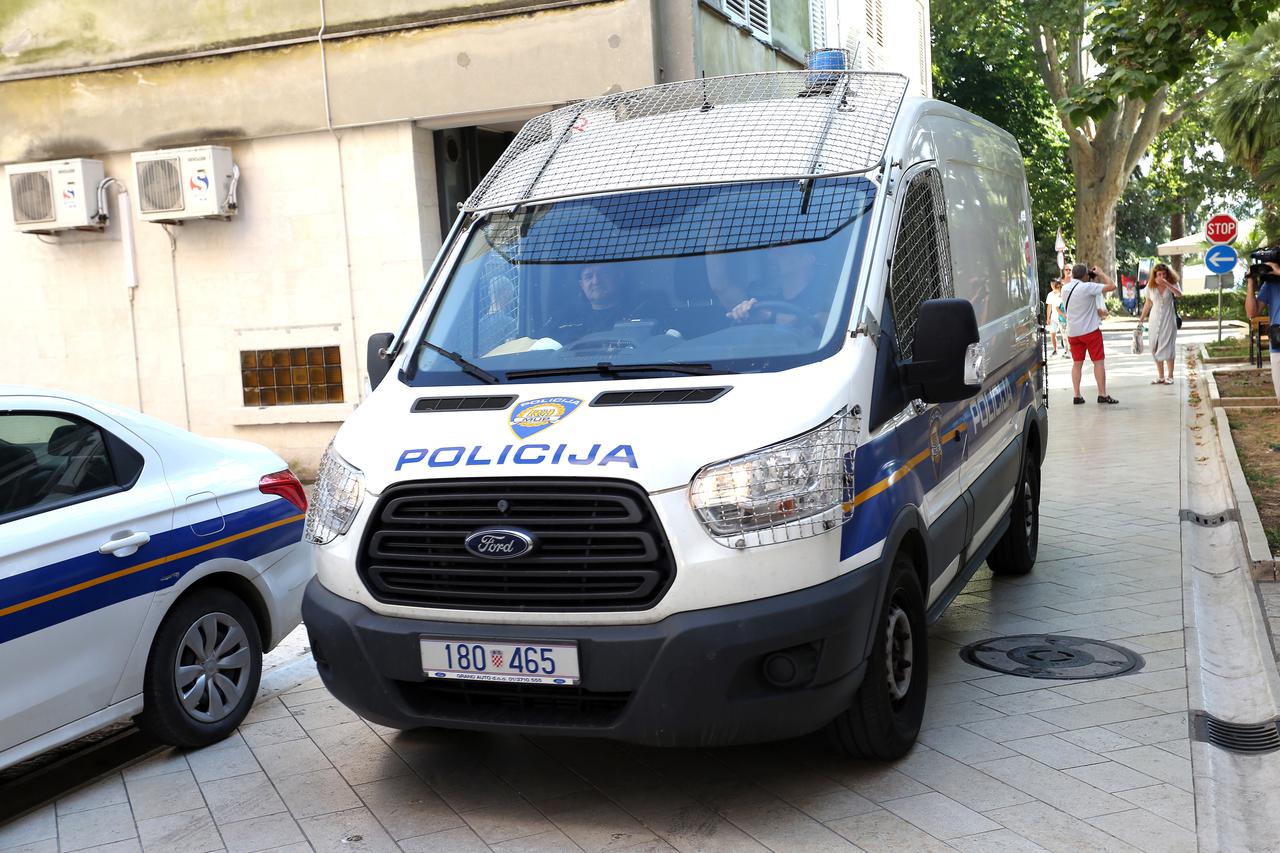 policija
