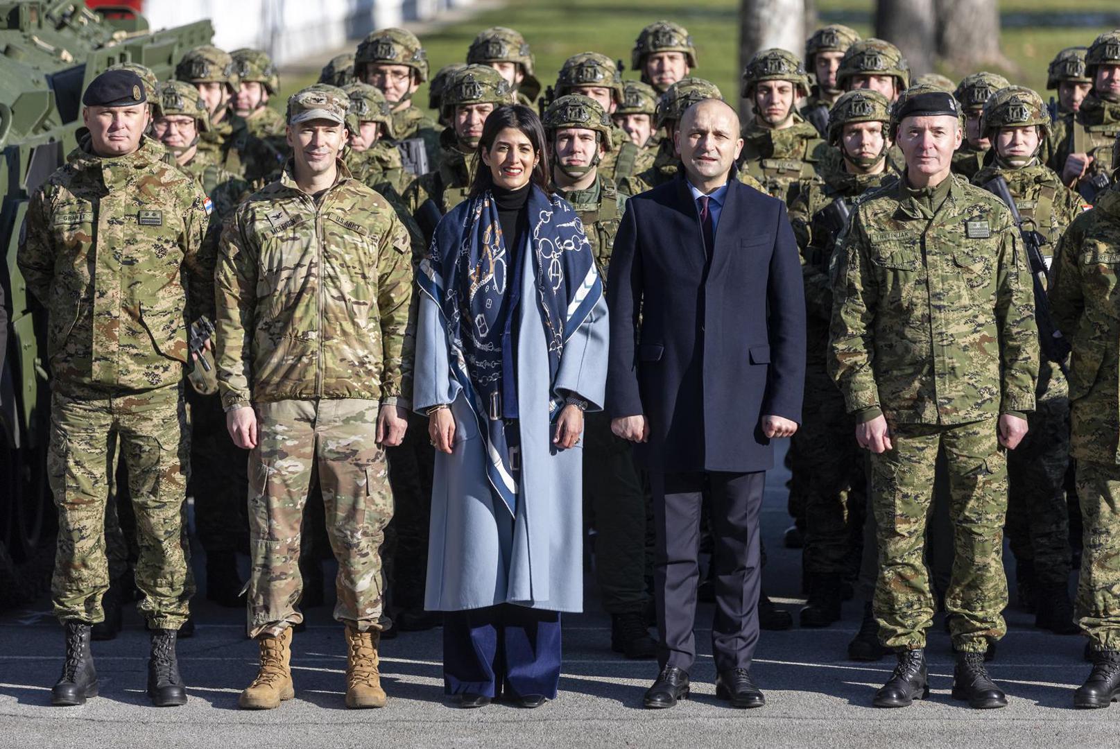"Ključno je da ćemo nastaviti surađivati s NATO-om i našim saveznicima. Pred nama su velike stvari i velike nabave za Oružane snage RH, kako bi u skoroj budućnosti dosegnuli, nadam se, i tri posto BDP-a za opremanje i modernizaciju Oružanih snaga RH", zaključio je ministar Anušić.