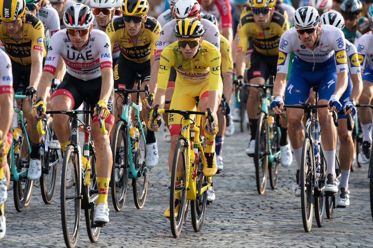 Tadej Pogacar arrive à Paris et gagne le Tour de France 2020