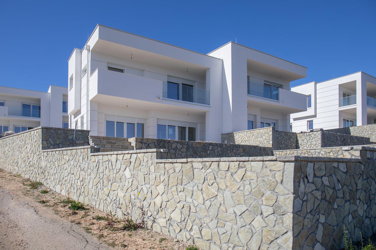 Kompleks Vila koji se gradi u Dračama, jednu od vila gradi i Halid Bešlić