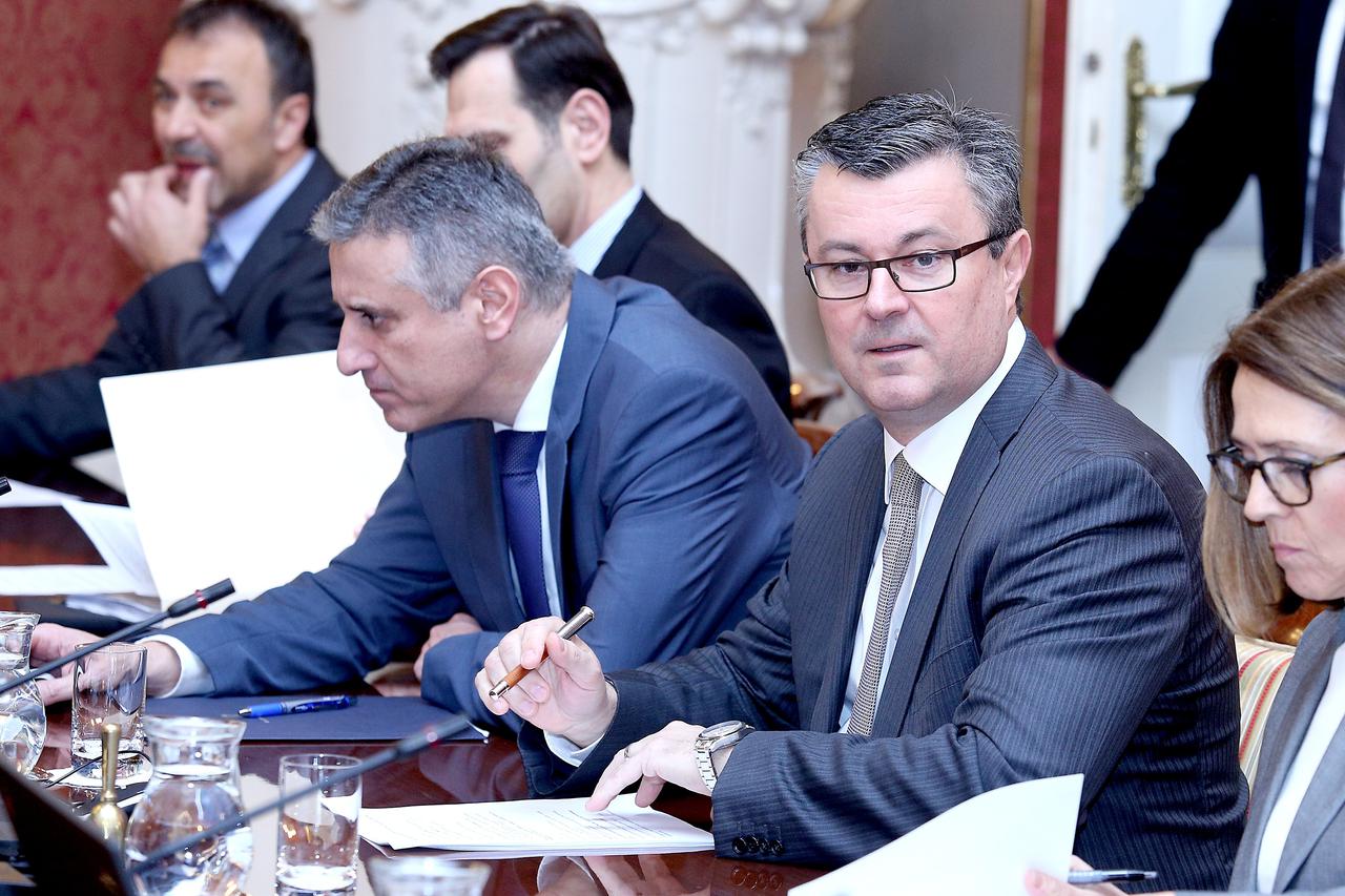 11.02.2016., Zagreb - Na trecoj sjednici Vlada RH je, uz ostalo, raspravljala o prijedlogu amandmana Vlade Republike Hrvatske na konacni prijedlog zakona o izmjeni Zakona o upravljanju i raspolaganju imovinom u vlasnistvu Republike Hrvatske. Vlaho Orepic,