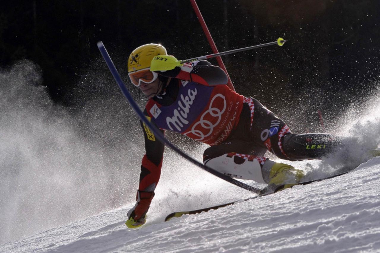 \'Croatia\'s Ivica Kostelic clears a gate during the men\'s slalom World Cup race in Kranjska Gora March 11, 2012. REUTERS/Srdjan Zivulovic (SLOVENIA - Tags: SPORT SKIING)\'