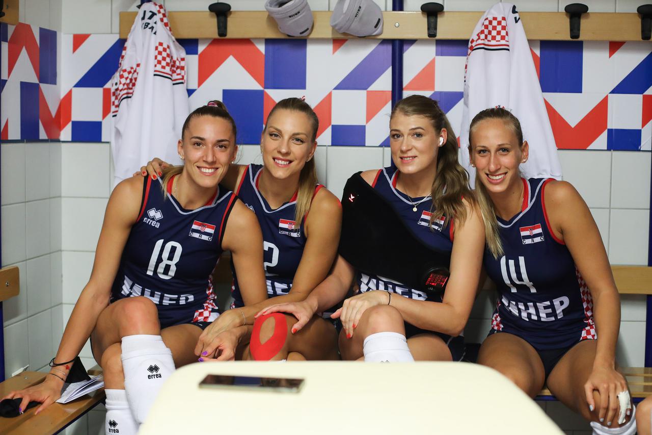 Zadar: Hrvatske i slovačke odbojkašice uoči utakmice Europskog prvenstva