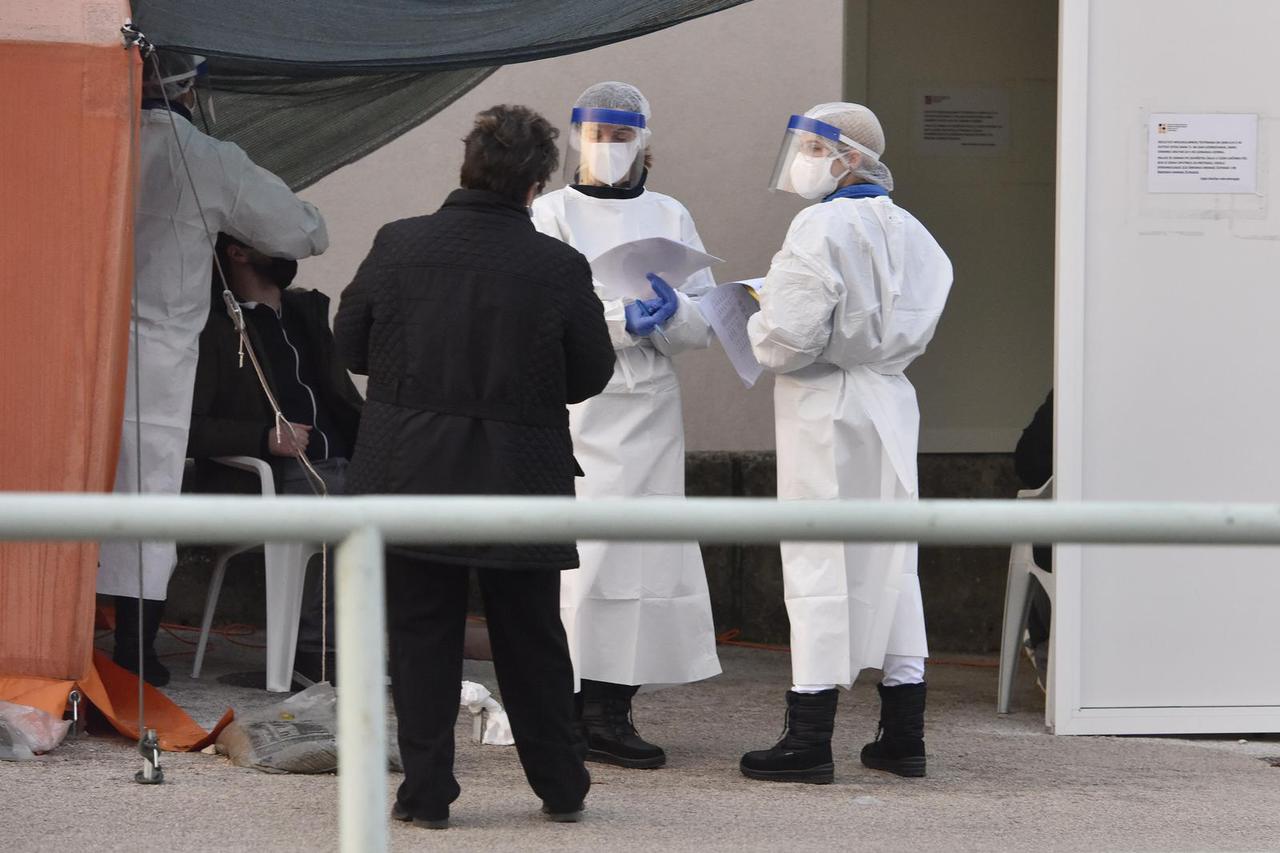 Šibenik: Bez gužve na šibenskom punktu za testiranje na COVID-19