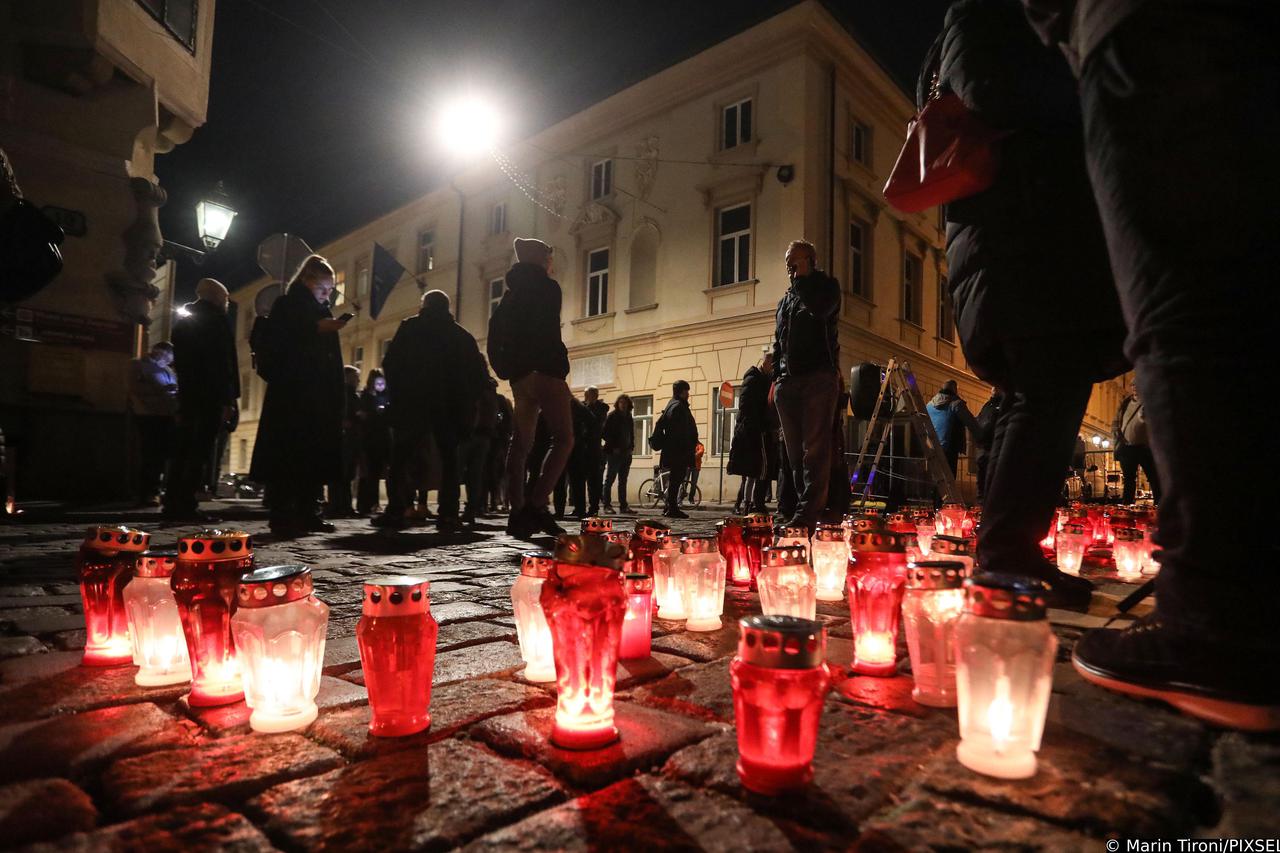 Zagreb: Građani se i danas okupili na Markovom trgu prosvjedujući protiv covid potvrda