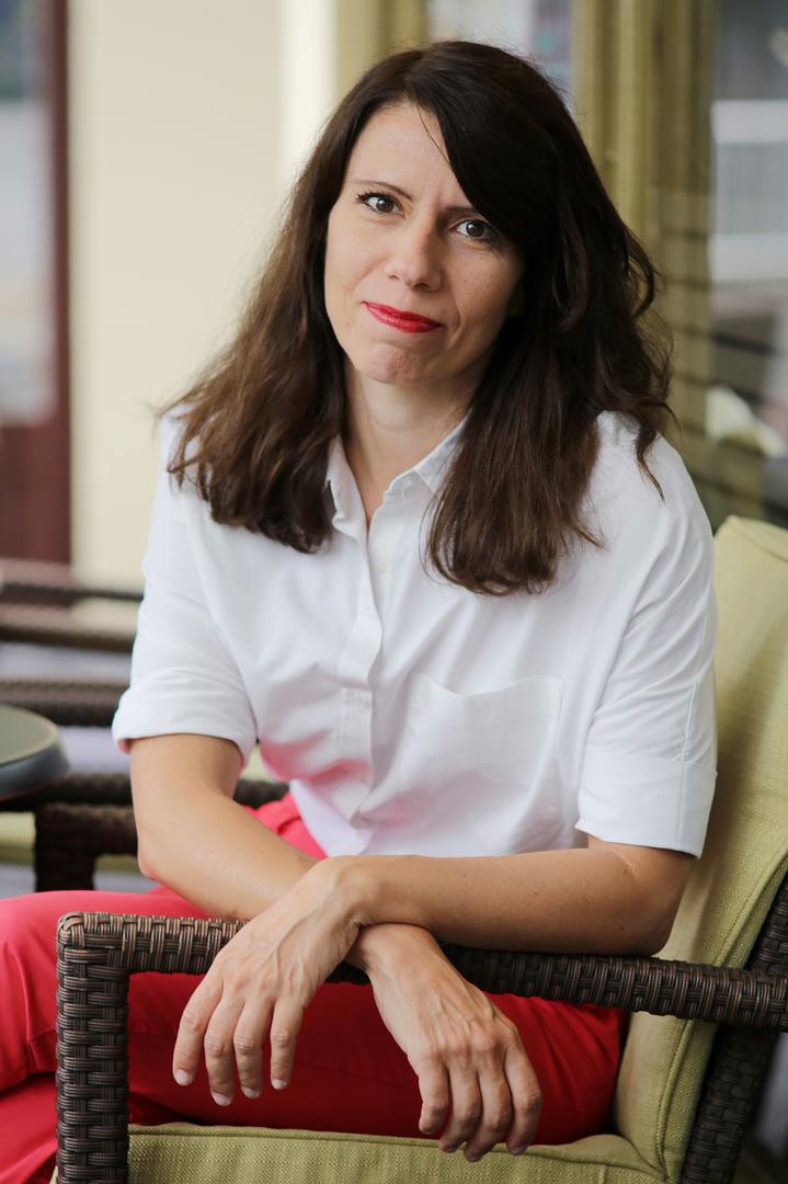 Inače, Katarina Peović u javnosti je najpoznatija kao beskompromisna političarka i zastupnica Radničke fronte. Kao jedno od najprepoznatljivijih lica ljevice, istaknula se kao jedna od najaktivnijih zastupnica u Saboru, a veliku medijsku vidljivost stekla je i kandidaturom za predsjednicu države 2019. godine.