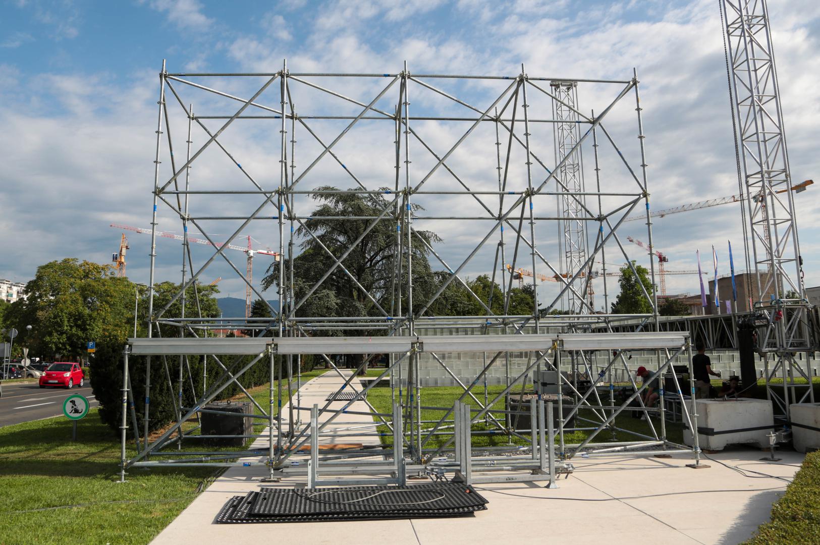 U mimohodu će sudjelovati više od 3400 pripadnika raznih službi, uključujući one iz Oružanih snaga, Ministarstva unutarnjih poslova, Ravnateljstva civilne zaštite, Hrvatske gorske službe spašavanja, pravosudne policije, Hrvatske vatrogasne zajednice, povijesnih postrojbi, savezničkih snaga i hrvatskih branitelja. 