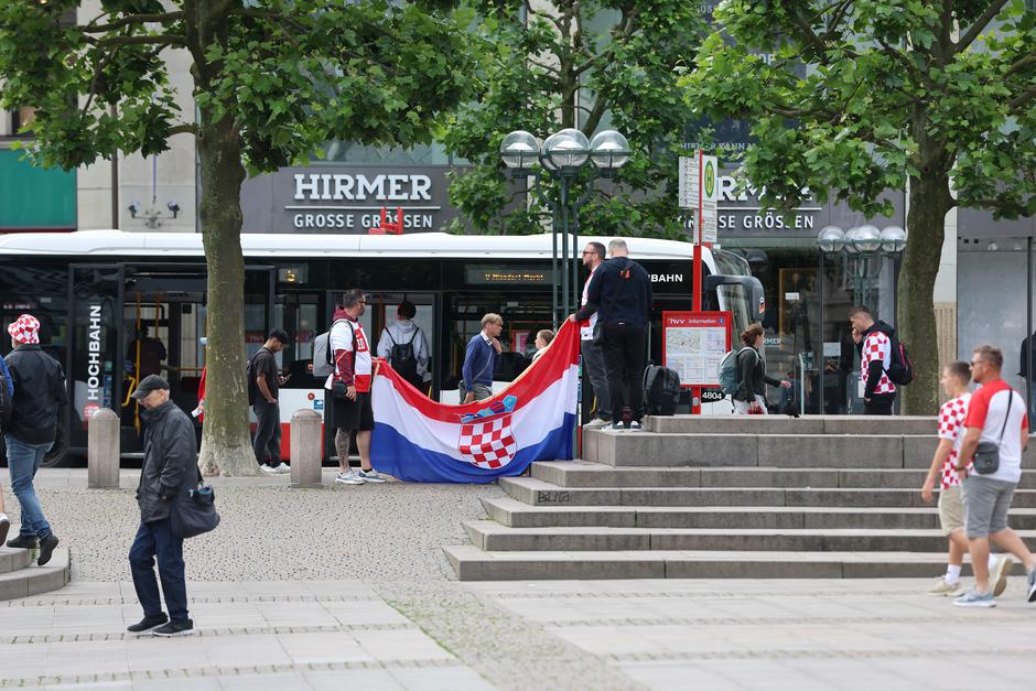 Hamburg: Navijači se okupljaju u središtu grada