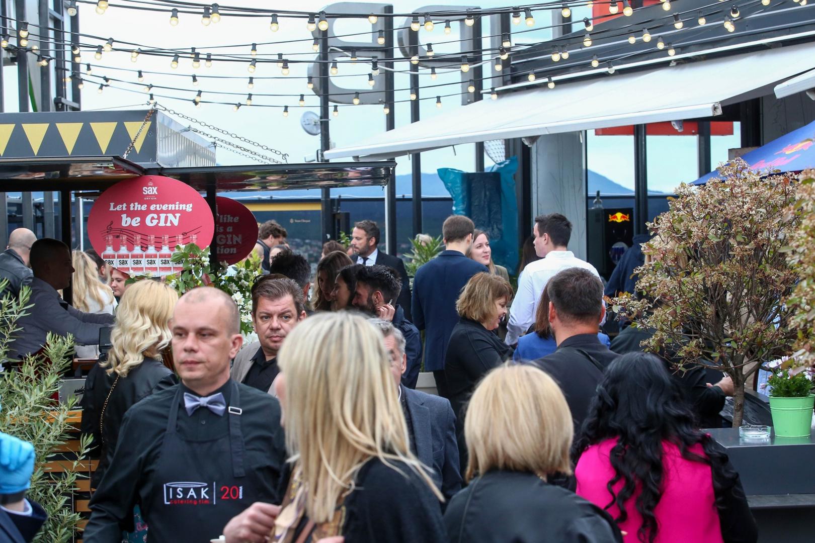 13.05.2021., Zagreb - U restoranu Rooftop Lateral u Strojarskoj 20 odrzan je prvi pilot projekt - vecera bez epidemioloskih mjera, u organizaciji Nezavisne udruge ugostitelja u suradnji s Nacionalnim stozerom civilne zastite RH i Hrvatski zavodom za javno zdravstvo. Photo: Matija Habljak/PIXSELL