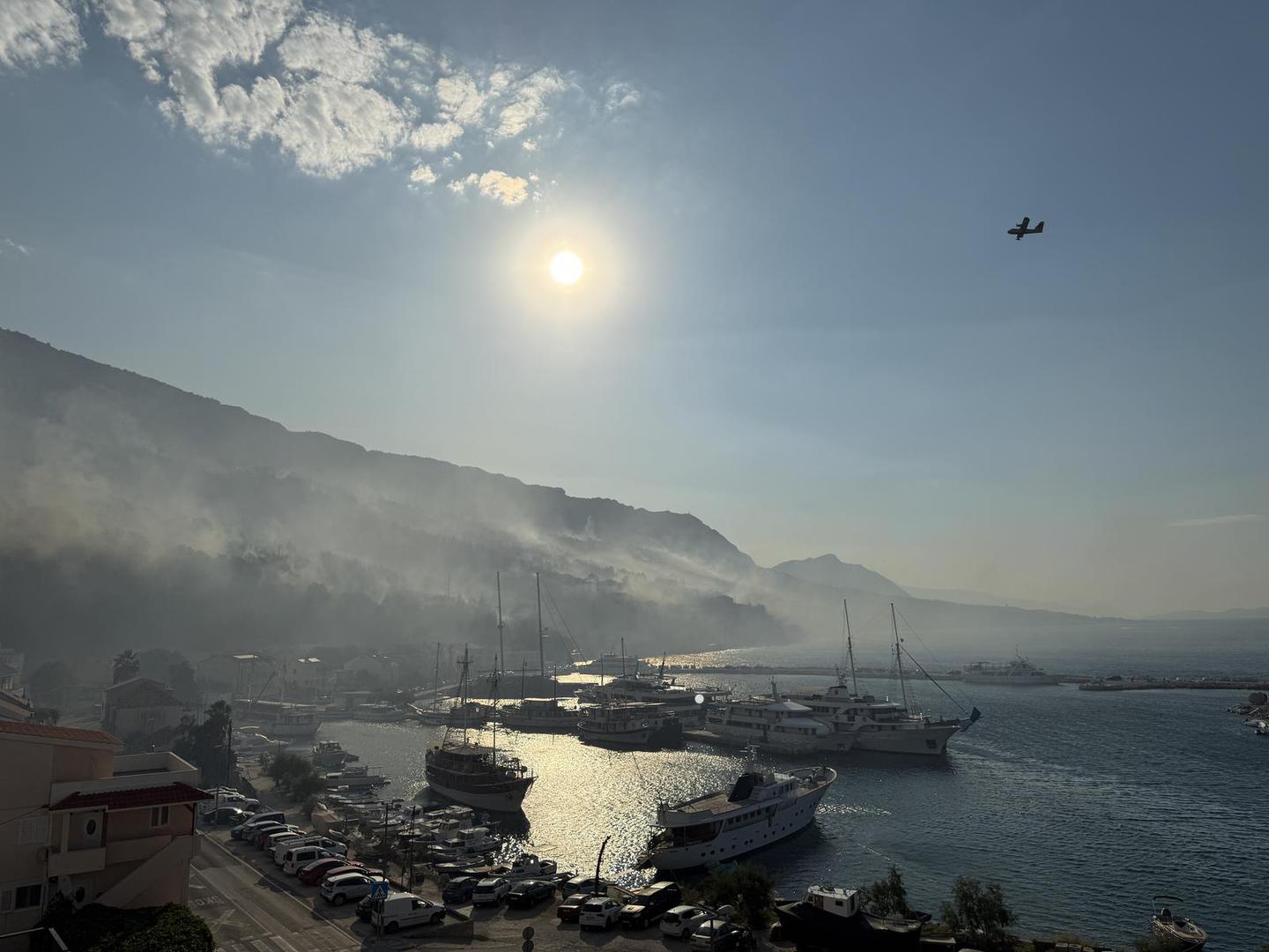 11.08.225., Krilo Jesenice - Veliki požar iznad Krila Jesenice gasi više od 100 vatrogasaca Photo: Ivo Cagalj/PIXSELL