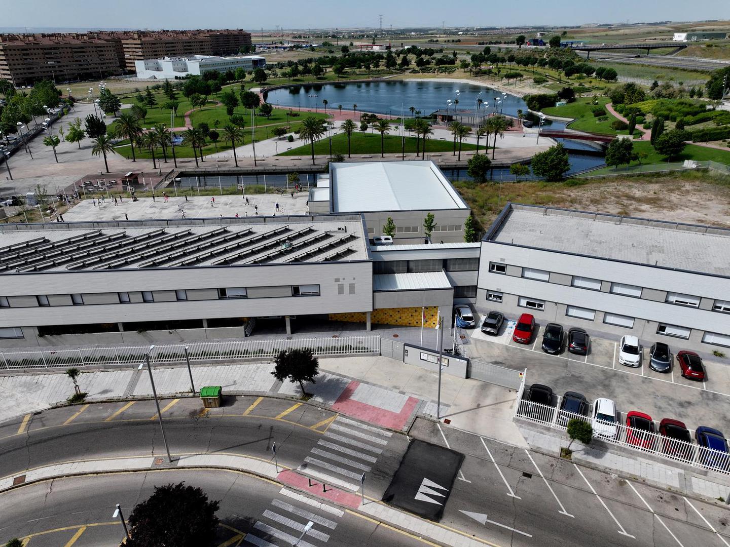 Dvije minute nakon što je agent za nekretnine Segis Gomez objavio oglas u Seseni, stigao je prvi poziv. Riječ je o mjestu u blizini Madrida koje je postalo poznato kao jedan od "gradova duhova" nastalih kada je u Španjolskoj 2008. godine pukao balon na tržištu nekretnina.

