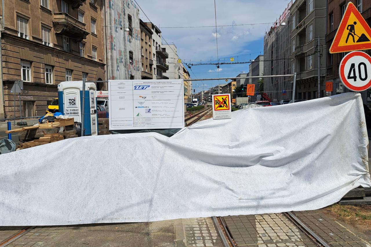 Povodom Dana državnosti i Dana grada Zagreba Trg bana Jelačića ukrašen je zastavama