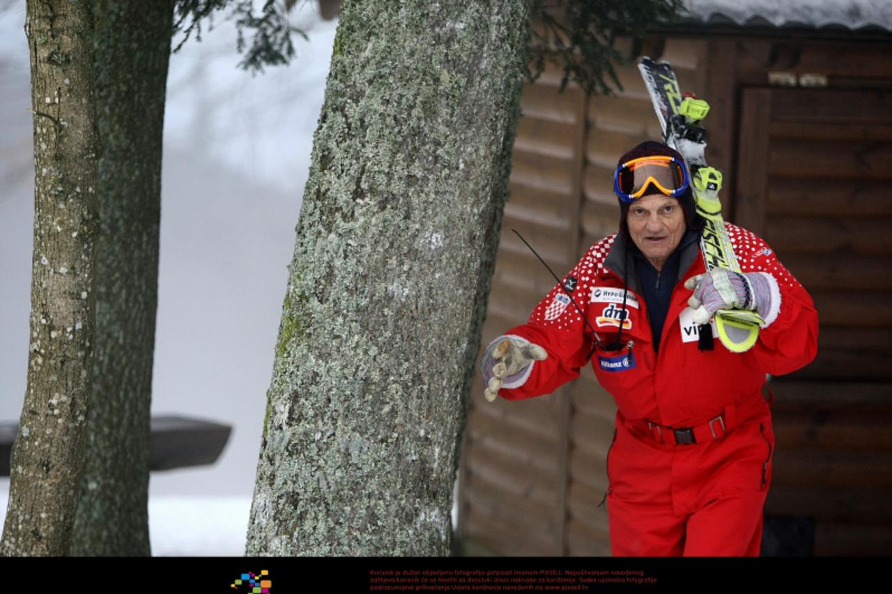 ' 05.02.2010., Zagreb - Sljeme, Ante Kostelic sa skijaskom opremom sprema se na stazu. Photo: Sanjin Strukic/PIXSELL'