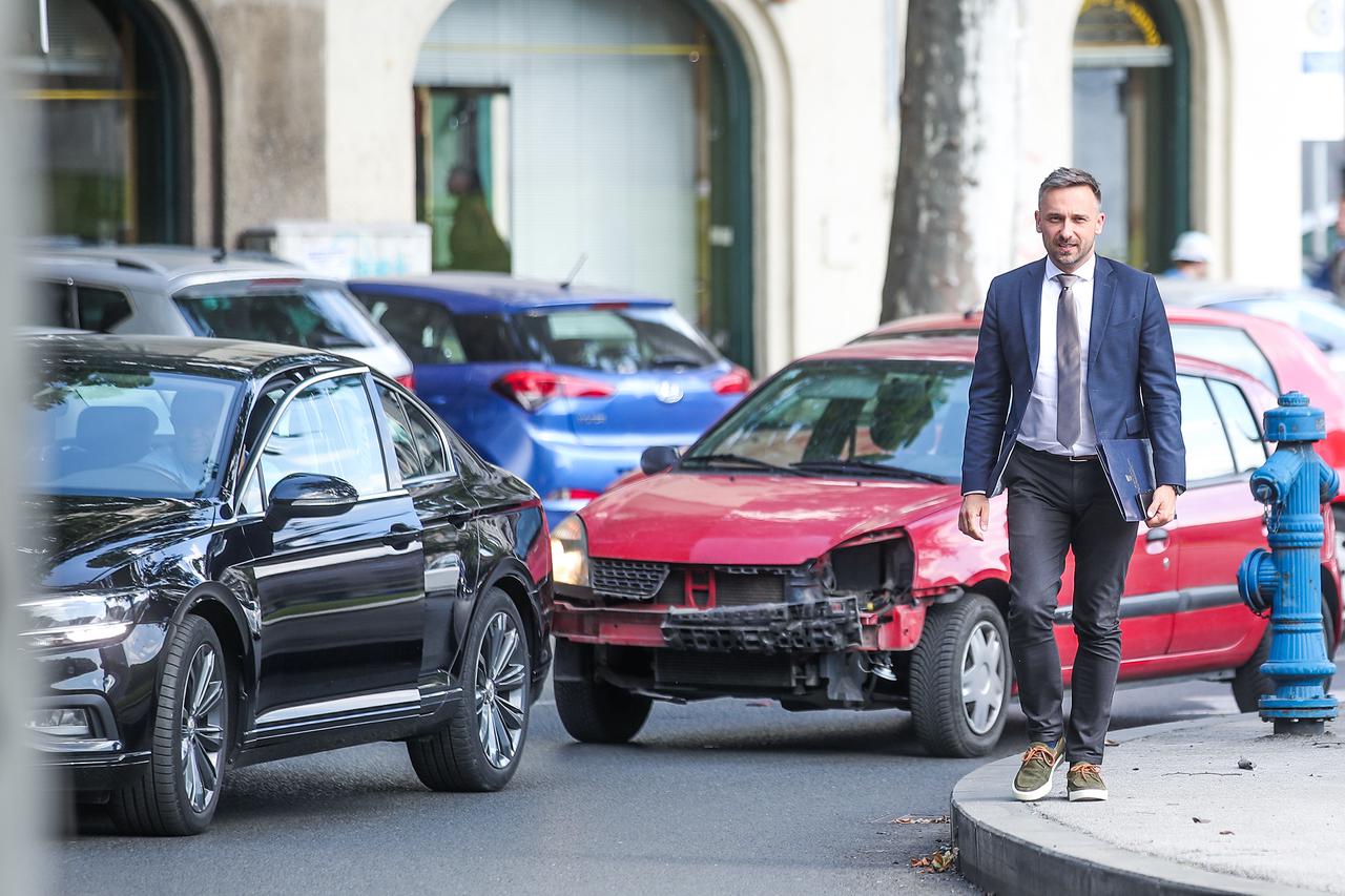 Automobil ministra Piletića sudjelovao u prometnoj nesreći ispred središnjice stranke