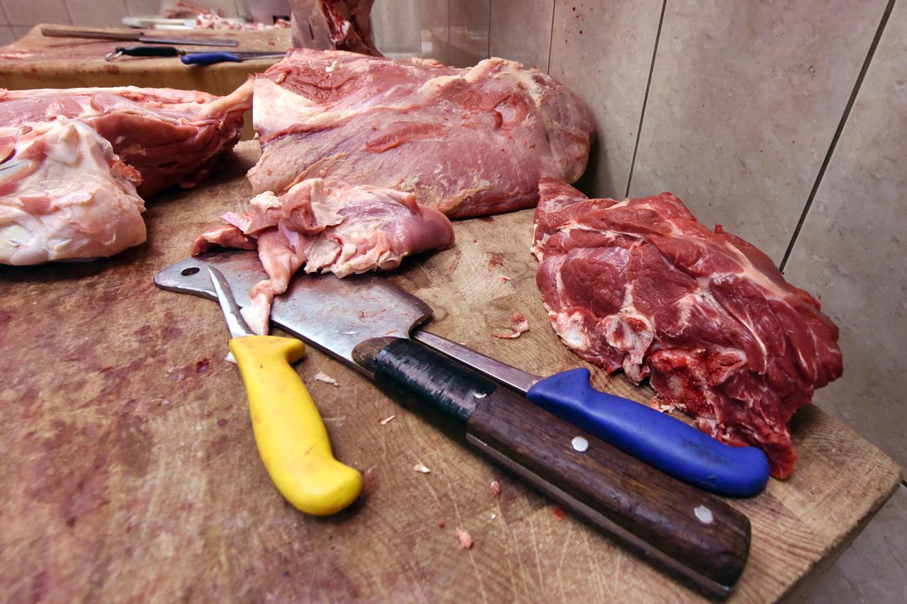 26.03.2016., Sibenik - Bogata ponuda svjezeg mesa u sibenskim mesnicama. Photo: 