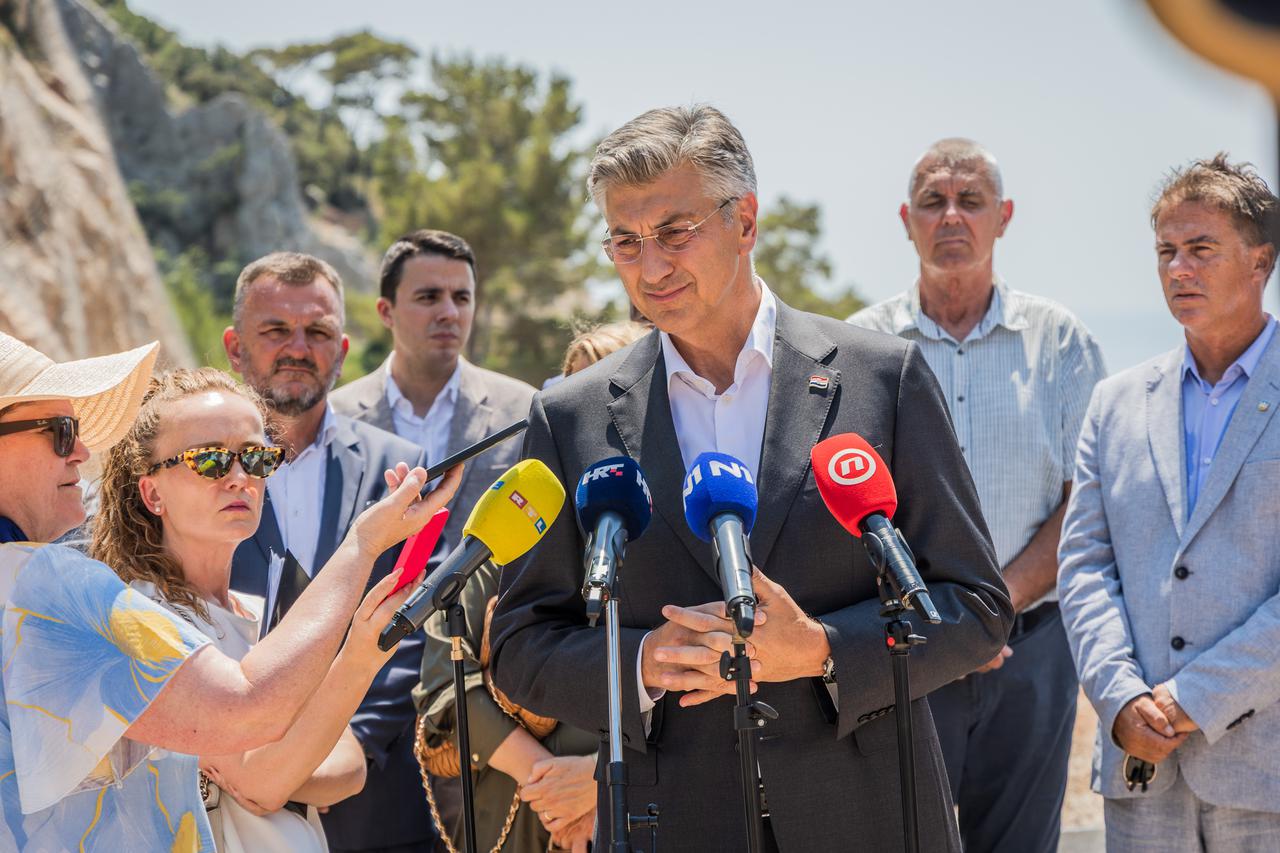 Andrej Plenković obišao je novu prometnicu Sveta Nedjelja-Dubovica na otoku Hvaru