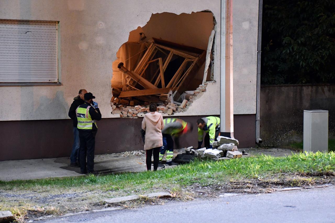 Nova Gradiška: Zabio se automobilom u kuću i poginuo