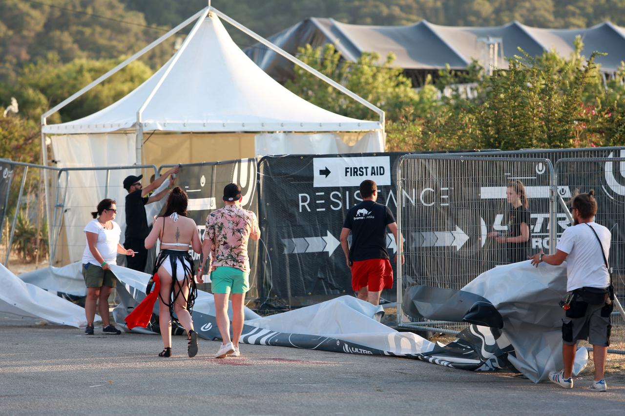 Split: Bura rušila reklame na Poljudu, partijanerima ipak ne smeta