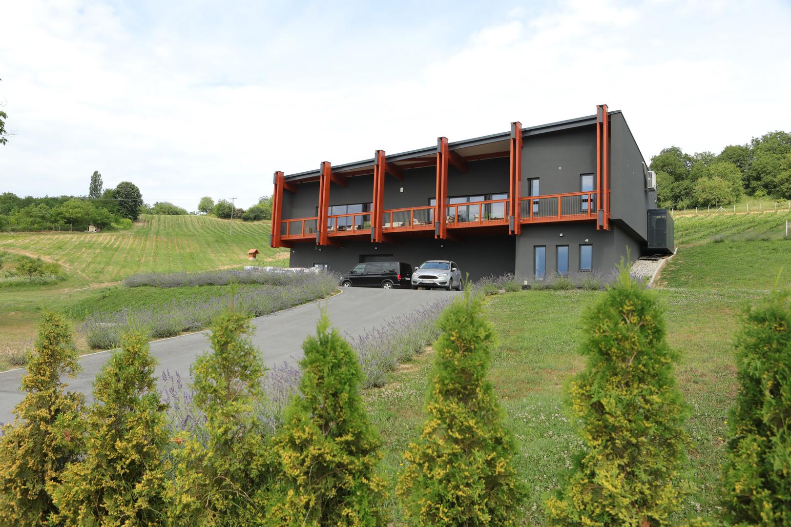 07.07.2022., Virovitica - Istrazitelji odvode Tomislava Tolusica iz vinarije Apolitico. Photo: Dubravka Petric/PIXSELL