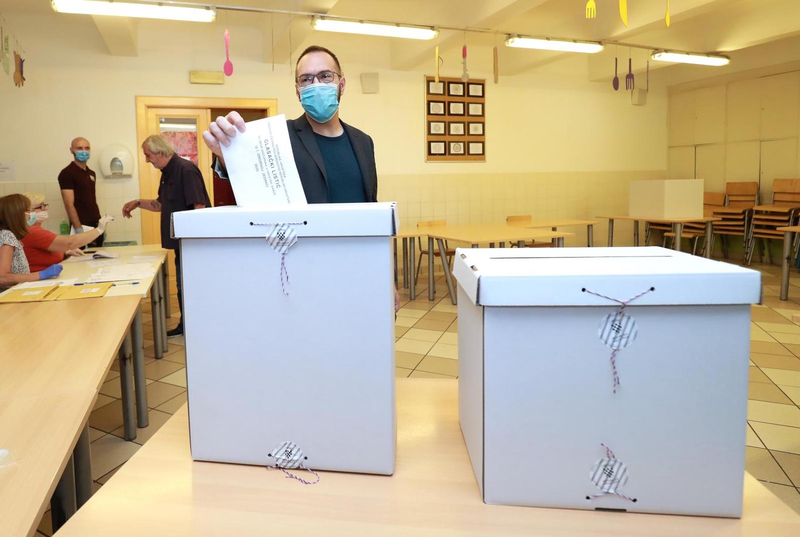 05.07.2020., Zagreb - Tomislav Tomasevic glasovao je na parlamentarnim izborima na biralistu br. 155 u OS kralja Tomisalva na Novoj cesti 92. Photo: Sanjin Strukic/PIXSELL