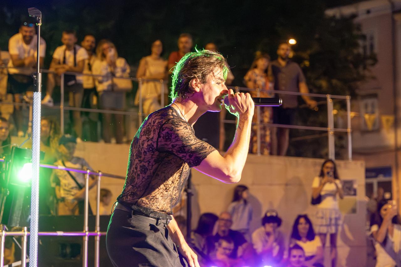 Pula: Centar grada pun posjetitelja, održan i koncert Devina Juraja 