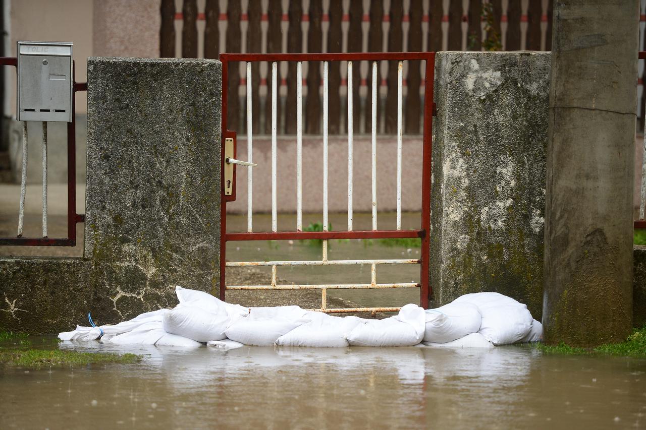 Na području Kosinja proglašeno izvanredno stanje obrane od poplava