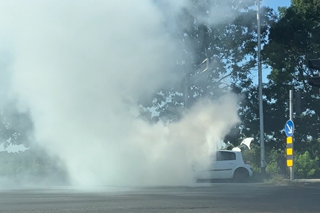 Zapalio se automobil na Branimirovoj