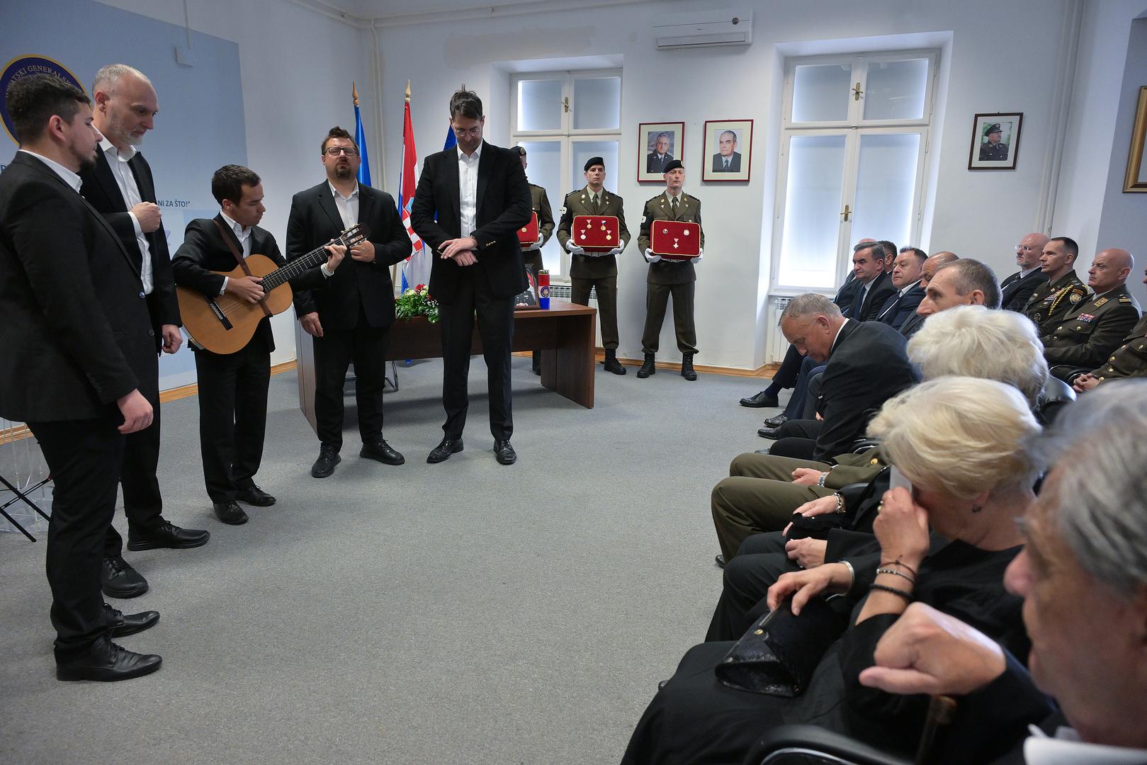 Knjiga žalosti još je otvorena na istoj lokaciji, u ulici Jurja Habdelića 2, i to do danas u 16 sati. 
