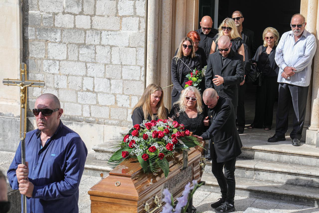 Dubrovnik: Posljednji ispraćaj glazbenika Mile Hrnića na groblju Boninovo