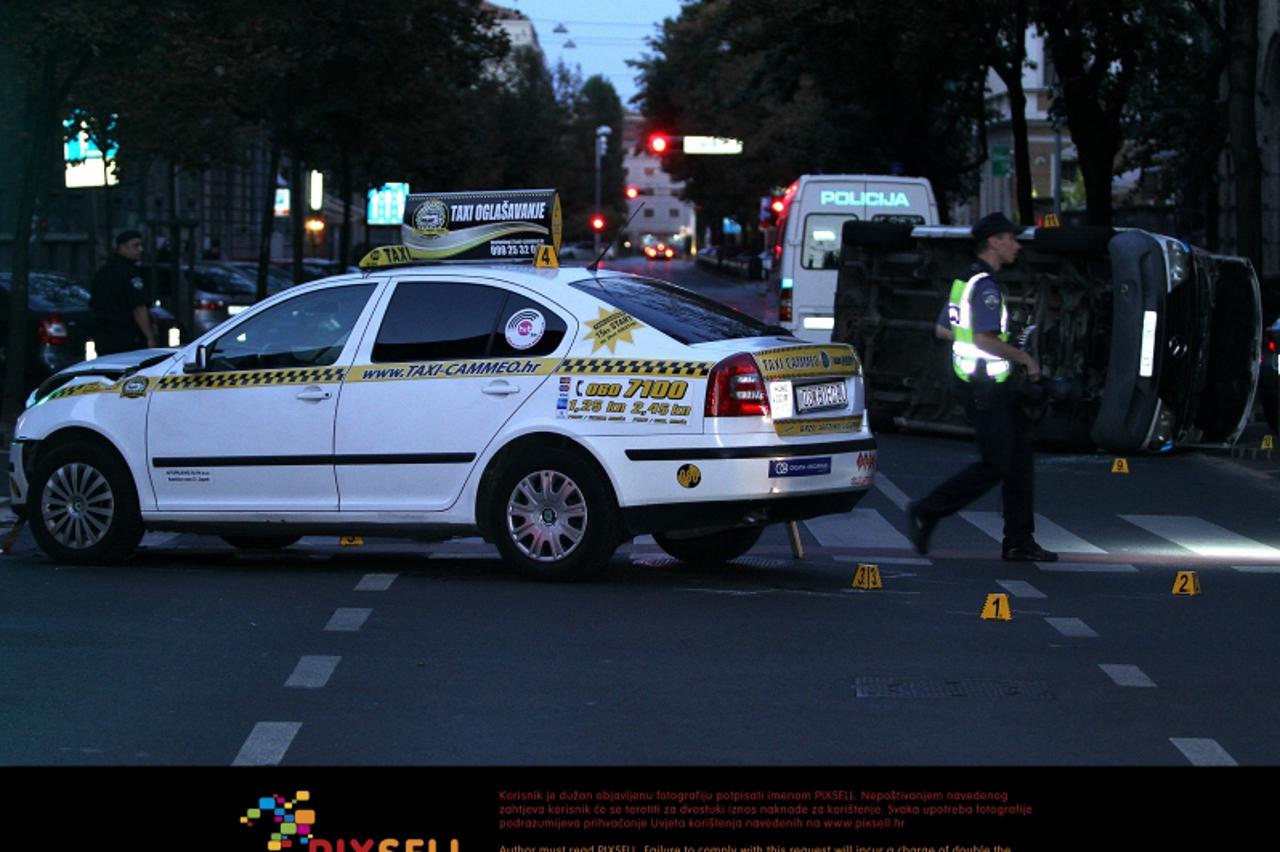 '08.08.2012., Zagreb - Na krizanju Petrinjske ulice i Pavla Hatza, dogodila se prometna nesreca policijskog kombija i Taxi Cammea, u kojoj su ozlijedjena dva policajca i jedna policajka. Photo: Anto M