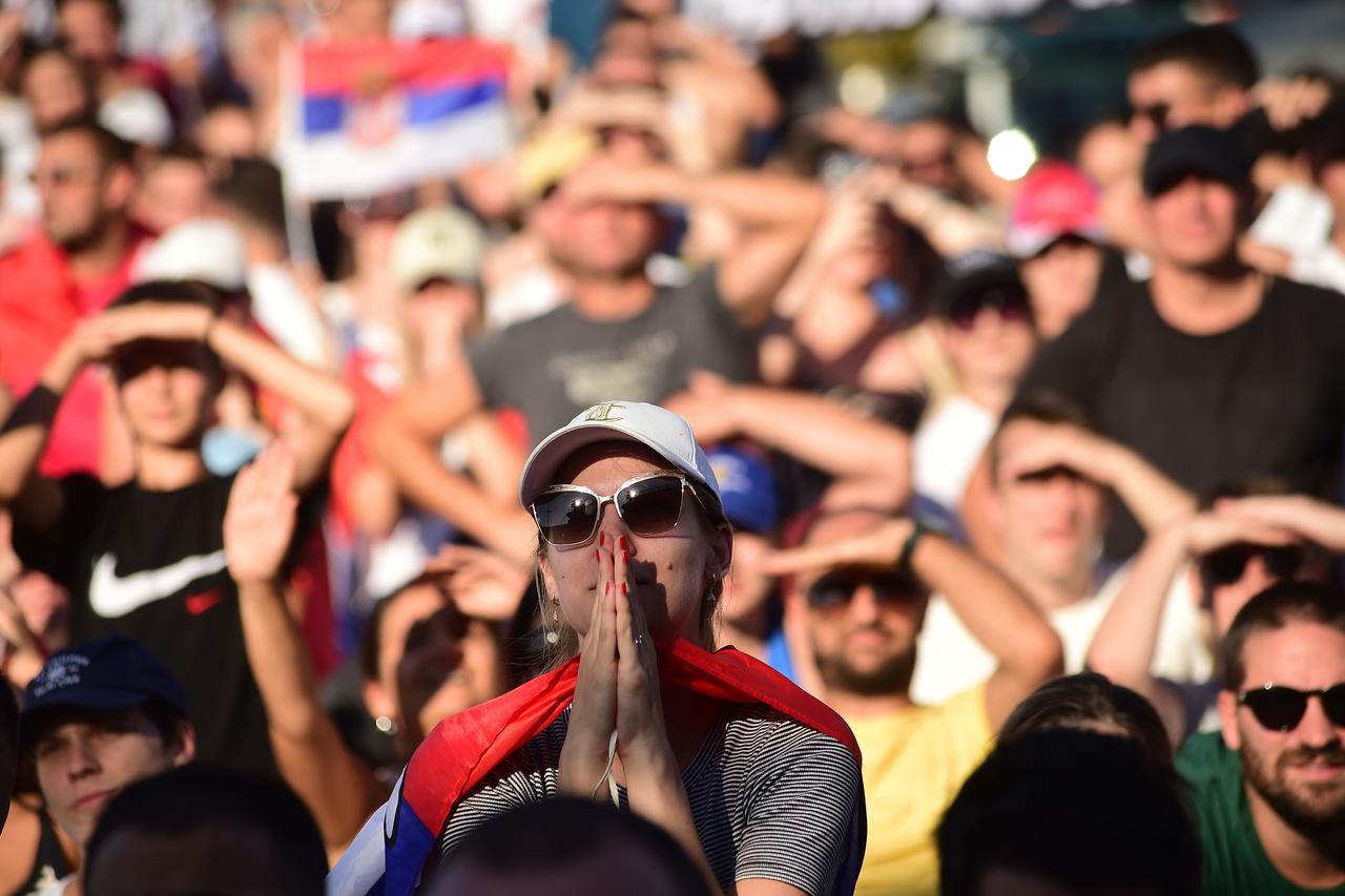 Beograd: Navijači ispred Stark arene prate finale Svjetskog prvenstva u košarci