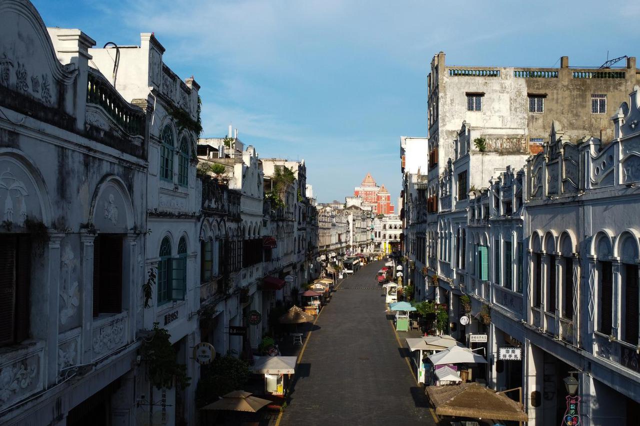 CHINA-HAINAN-HAIKOU-QILOU OLD STREET-TOURISM (CN)