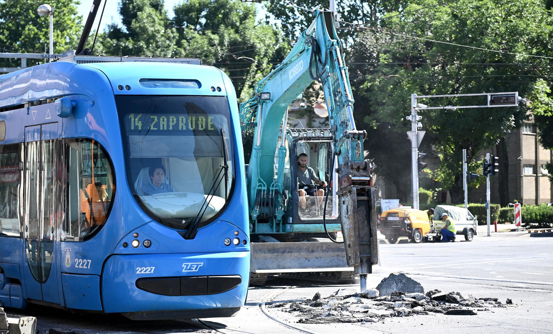 Grad Zagreb moli sve sudionike u prometu da prate privremeno postavljenu prometnu signalizaciju te za strpljenje i razumijevanje zbog mogućih poteškoća u prometovanju.