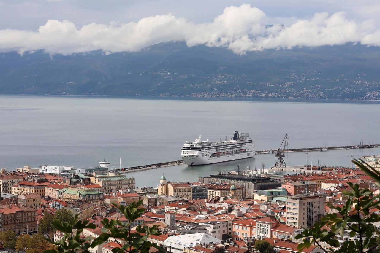 Cruiser MSC Sinfonia uplovio je u riječku luku