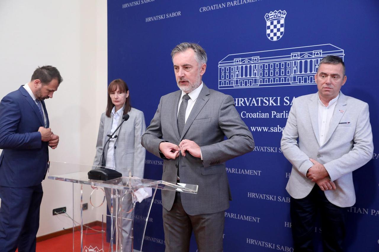 Zagreb: Predsjednik Domovinskog pokreta Miroslav Škoro održao u Saboru konferenciju