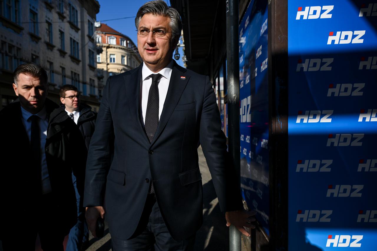 Zagreb: Dolazak članova HDZ-a na sjednicu Predsjedništva