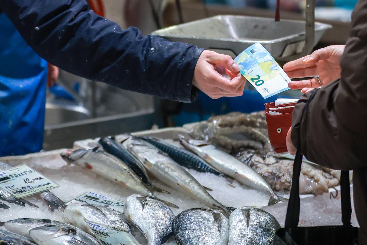 Zagreb: Ponuda na tržnici Dolac na Veliki petak