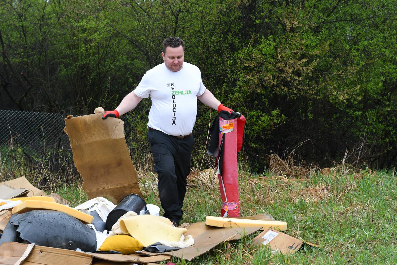 Večernjakova akcija čišćenja u sklopu projekta "Rezolucija Zemlja" kod Karlovca