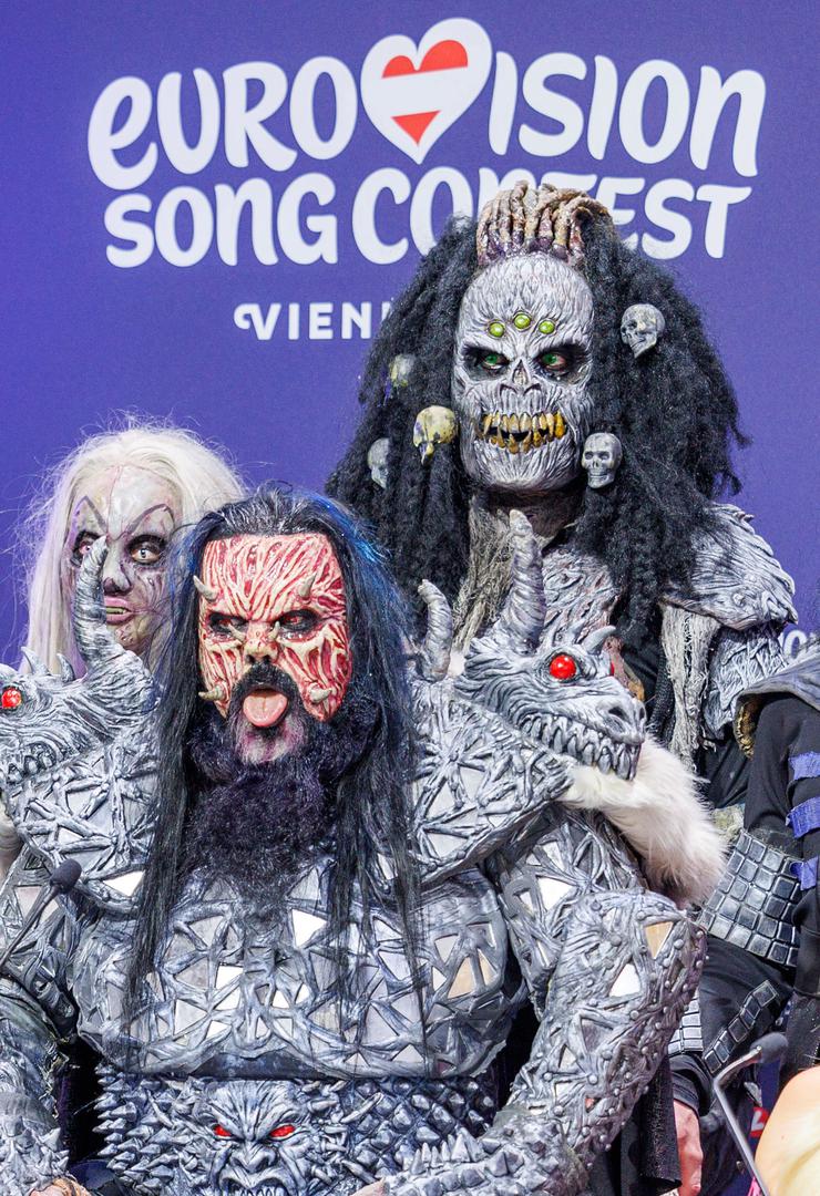 “Zvuče kao srpska verzija Marilyna Mansona, a pomalo podsjećaju i na Iron Maiden”, poručili su članovi Lordija. Njihove riječi posebno su razveselile Luku Aranđelovića, frontmena Lavine, koji nije krio oduševljenje zbog pohvala svojih glazbenih idola.