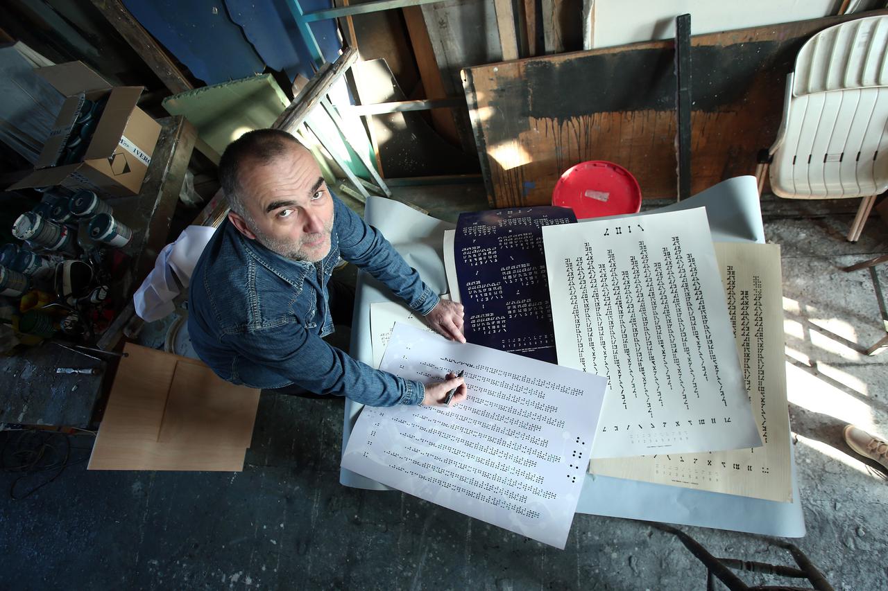 10.01.2017., Zagreb - Ivica Marin, bivsi branitelj danas je kazalisni kipar i inovator te je dizajnirao i patentirao svoj kalendar.  Photo: Sanjin Strukic/PIXSELL