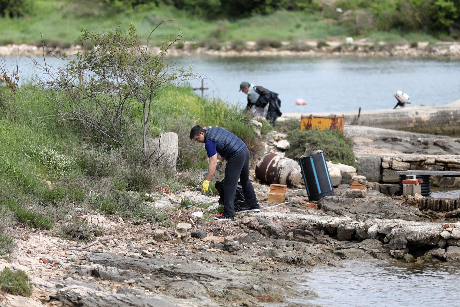 26.04.2025., Liznjan - Liznjansko se priobalje cistilo u sklopu ekoloske akcije Rezolucija Zemlja 2025. Photo: Sasa Miljevic/PIXSELL