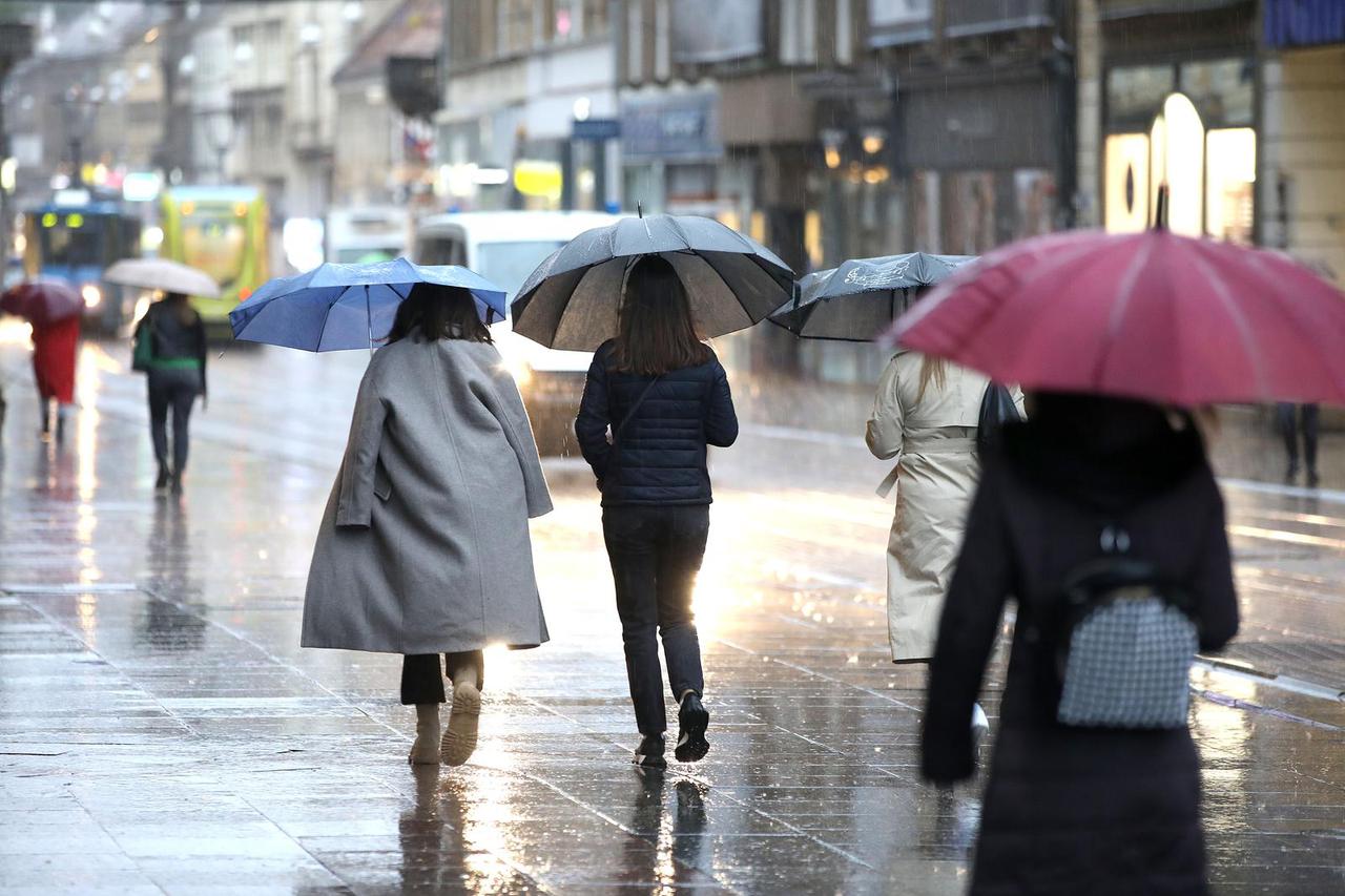 Zagreb: Kišno jutro u centru grada