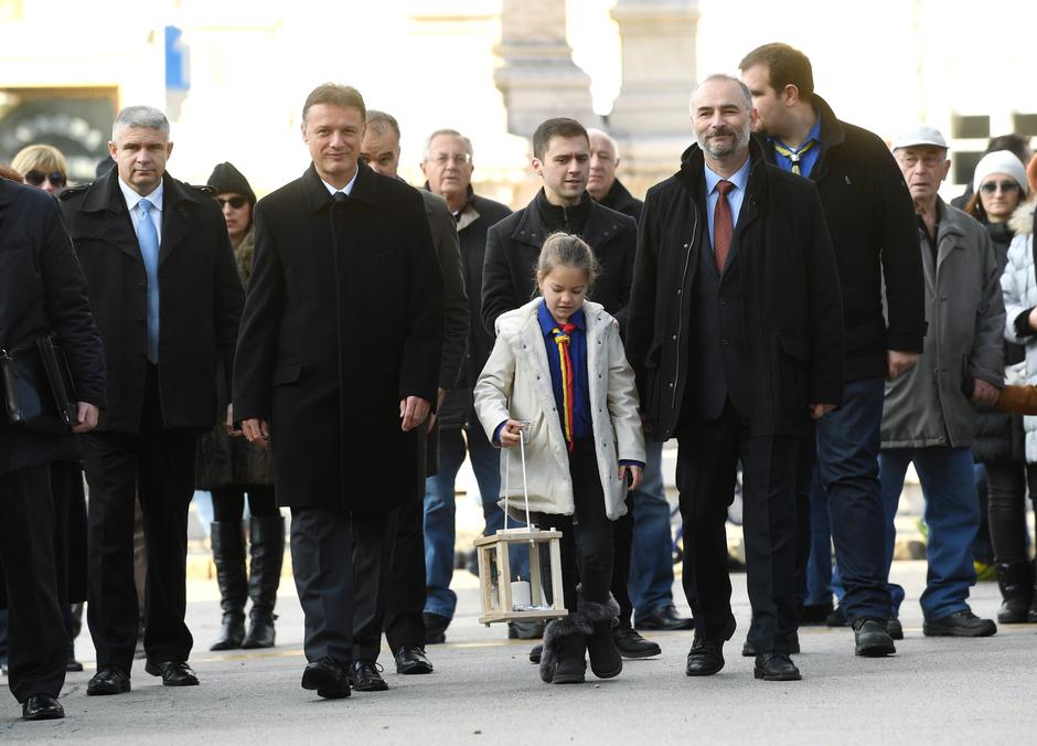Dolazak Betlehemskog svjetla mira u zagrebacku katedralu sa izvidjacima i predsjednikom Sabora Gordanom Jandrokovicem