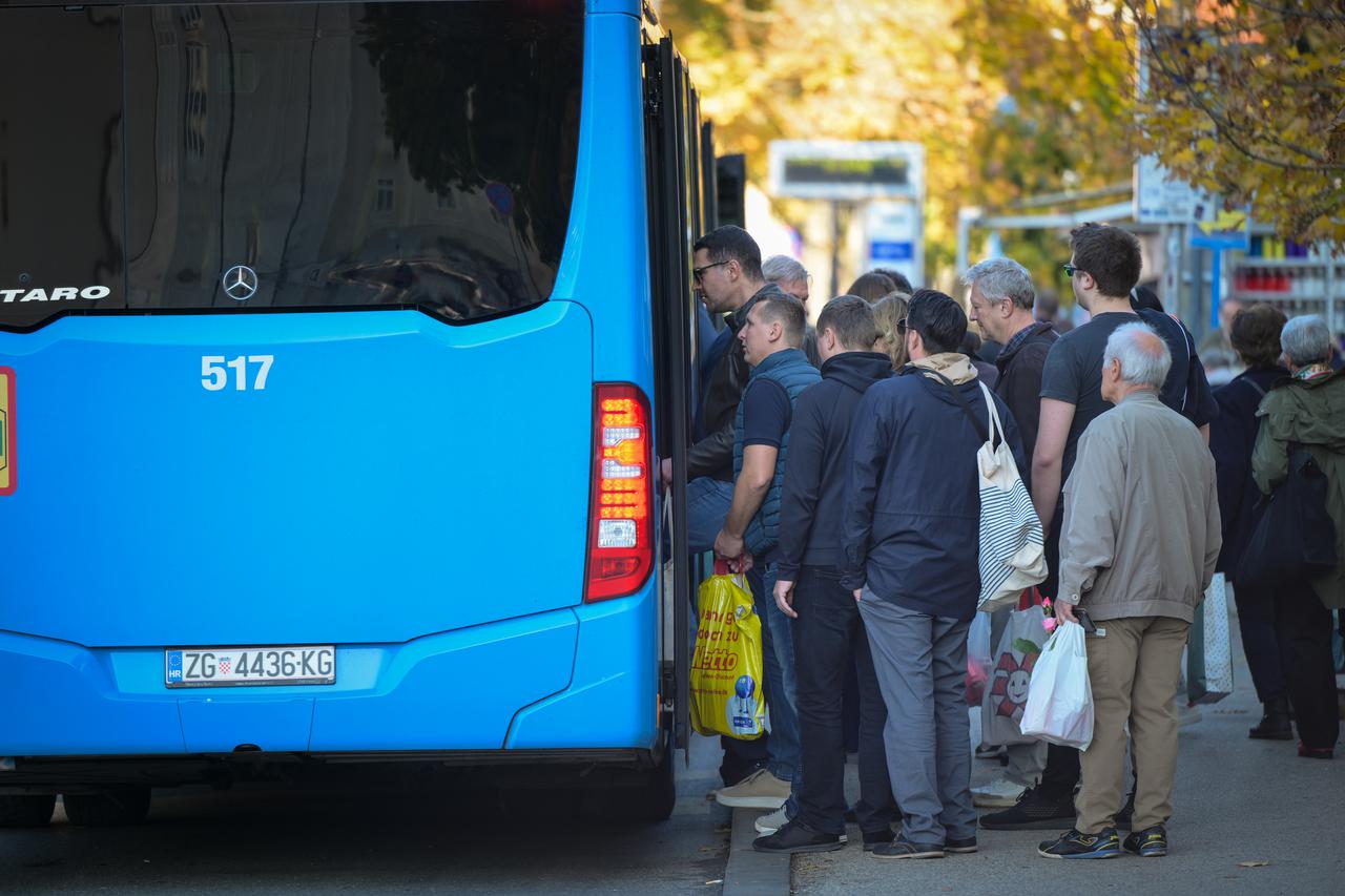 Zagreb: Stvaraju se gužve na autobusnim linijama prema gradskim grobljima