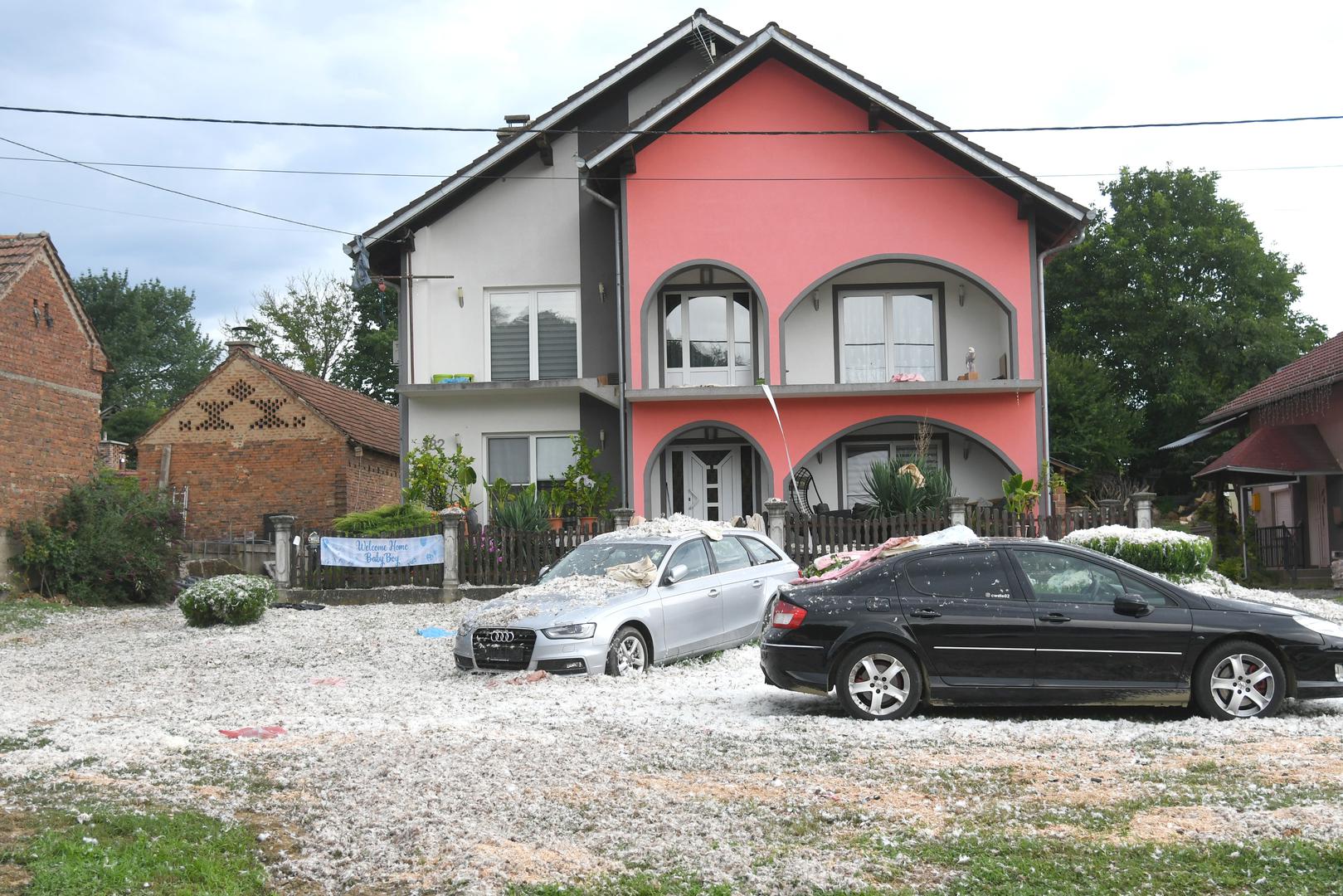 Običaj nema strogo propisana pravila pa sve ovisi o maštovitosti "šipača". Upravo zato svako je slavlje drugačije, a dvorišta nakon proslave često izgledaju potpuno neprepoznatljivo.

