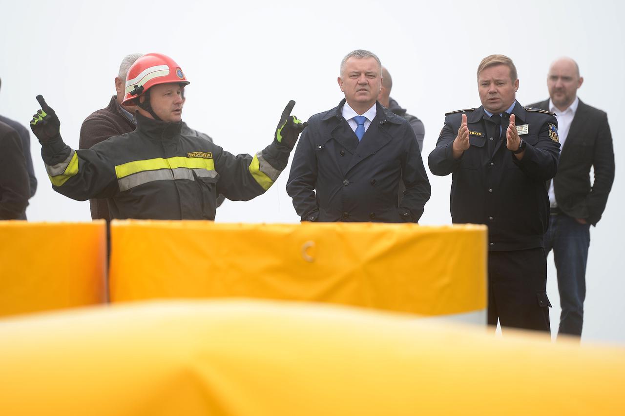 Darko Horvat na vježbi Vodom protiv vode