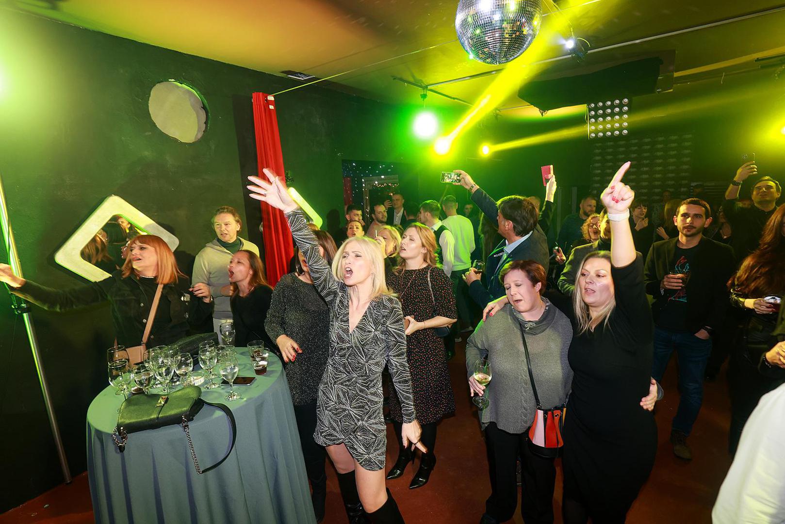 Na zabavi u Saloonu okupio se veći dio redakcije.